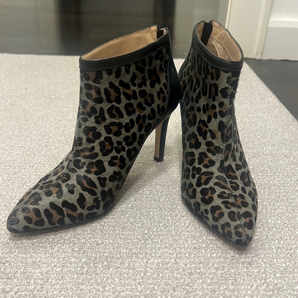 Adrienne Vittadini Ankle Zipped Leopard Booties